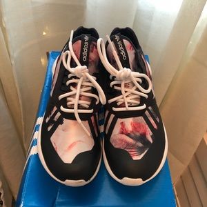 Adidas kids size 3 Tubular Runner shoes